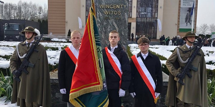 Młodzież u Witosa w rocznicę jego urodzin