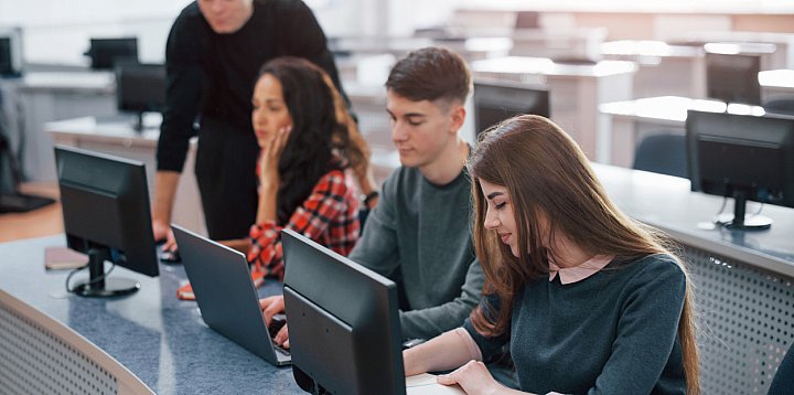 Zestawy wyposażenia szkół  w laboratoria sztucznej