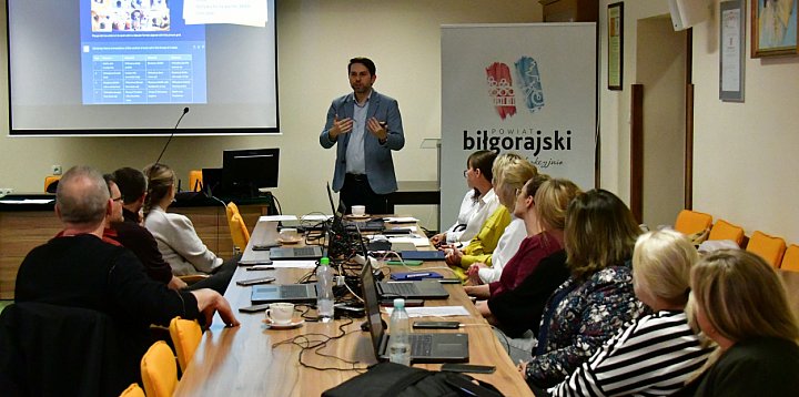 NGO z powiatu biłgorajskiego uczą się pracy z AI