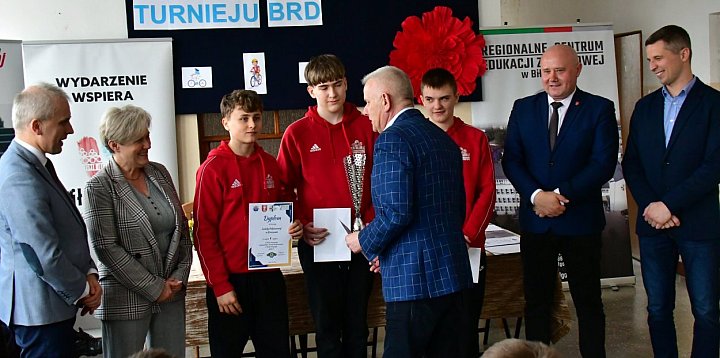 Smólsko bierze wszystko! Wielki sukces uczniów na...