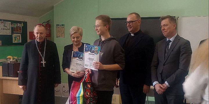 Wiedza, wiara i zwycięstwo – sukcesy ZS CKR w Różańcu w