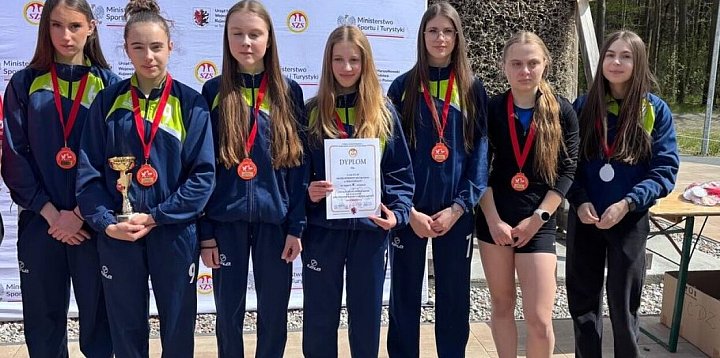 Świetny występ biegaczek. I LO im. ONZ 5. w kraju