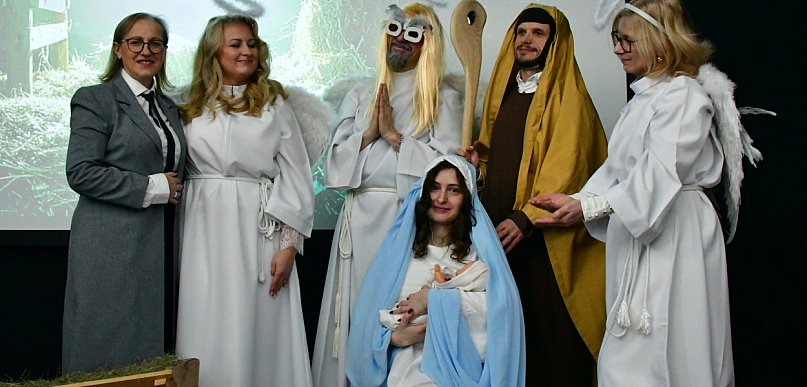 Ksiądz, prokurator i wicedyrektor na jednej scenie. Niezwykłe jasełka w Biłgoraju