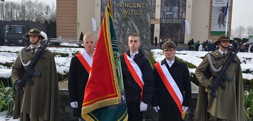 Młodzież u Witosa w rocznicę jego urodzin