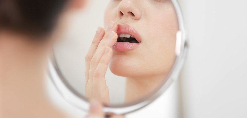 Opryszczka a zabiegi medycyny estetycznej – kiedy trzeba je odłożyć?