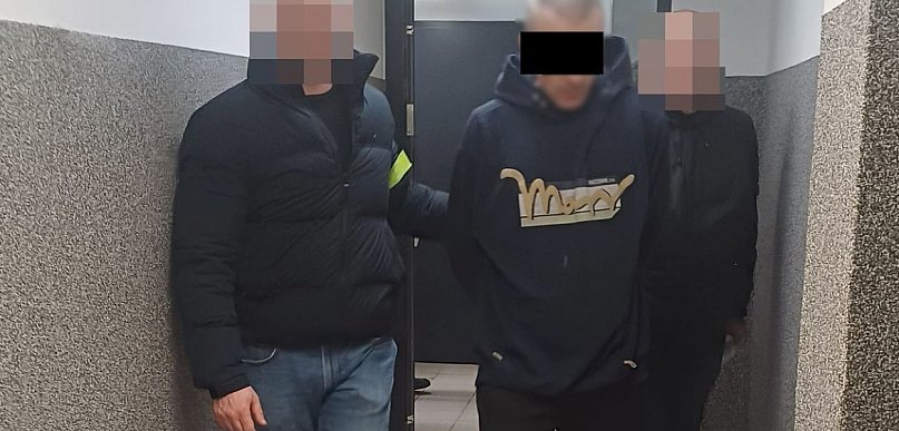 Uszkodził pojazdy i próbował zaatakować policjantów