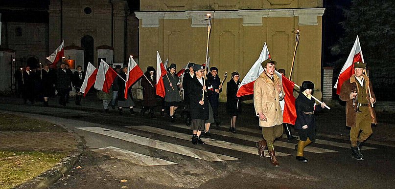 Pamięć, która łączy pokolenia. Relacja z uroczystości patriotycznych w Turobinie