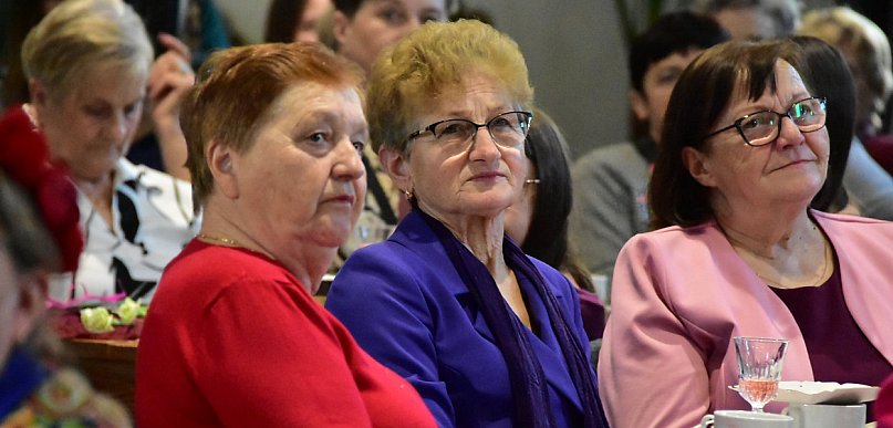 Biszcza w ukłonie dla Pań. Wyjątkowe świętowanie w GOSiR (FOTO, VIDEO)