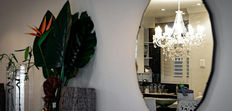 Lustro na wymiar — sposób na optyczne powiększenie małych wnętrz