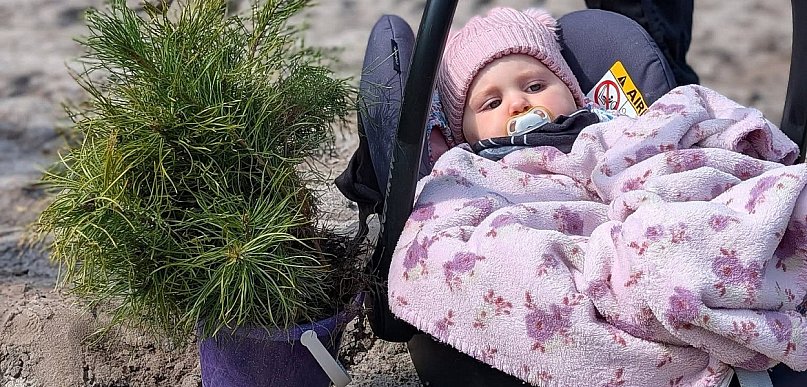 Wielkie sadzenie drzew w Biłgoraju na Międzynarodowy Dzień Lasów