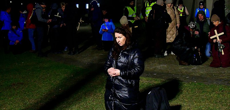 Ekstremalne wyzwanie wiary. Kilkaset osób wyruszyło z Biłgoraja na nocny szlak EDK