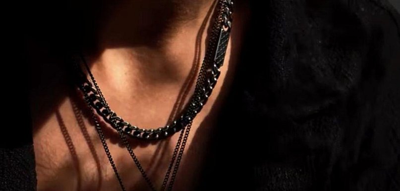 Pancerka czy splot królewski? Sprawdź, który łańcuszek Manoki najlepiej podkreśli