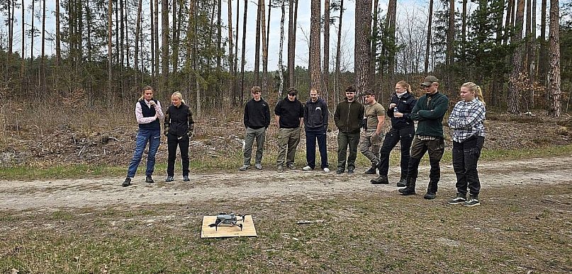 Drony w służbie natury: Norweska młodzież z wizytą w Nadleśnictwie Józefów