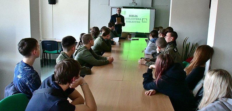 Hebrajski, greka dla każdego? Młodzież odkrywa Bibliię podczas Tygodnia Biblijnego