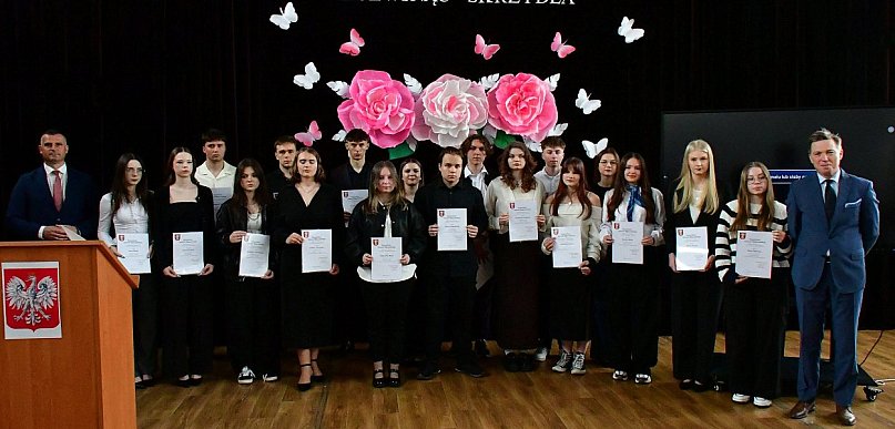 Koniec ważnego etapu. Uroczyste pożegnanie abiturientów w biłgorajskim ZSZiO