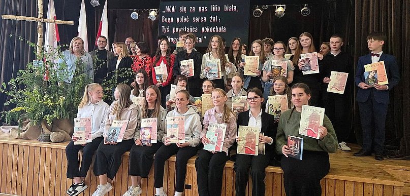 Młodzi recytatorzy na straży pamięci o Poecie-Powstańcu. Wyniki konkursu