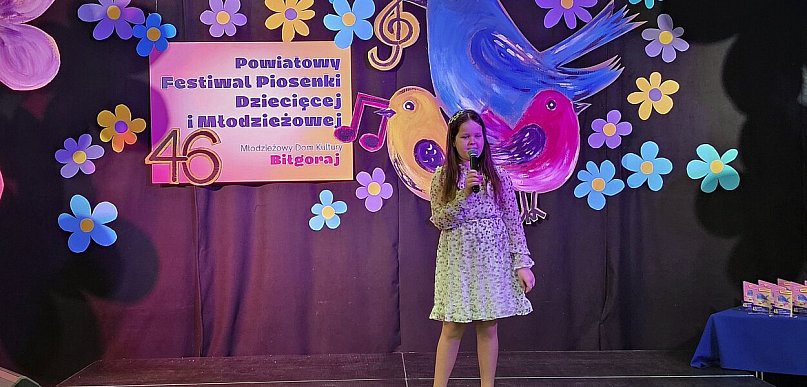 Scena pełna marzeń. 95 wykonawców na 46. Powiatowym Festiwalu Piosenki