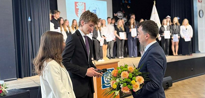 Stypendyści z I LO im. ONZ w Biłgoraju. Starosta nagrodził wyniki w nauce