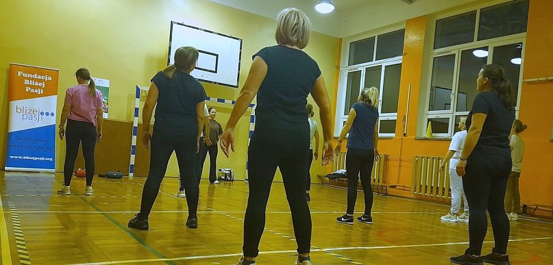 Aktywność, integracja i dobra energia – cykl zajęć FIT DANCE w Smólsku