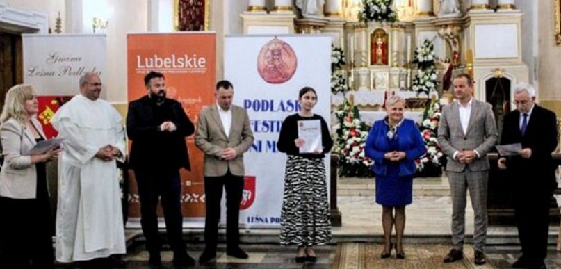 Obsza: Wokalny debiut Martyna Dybek, młodej instrumentalistki
