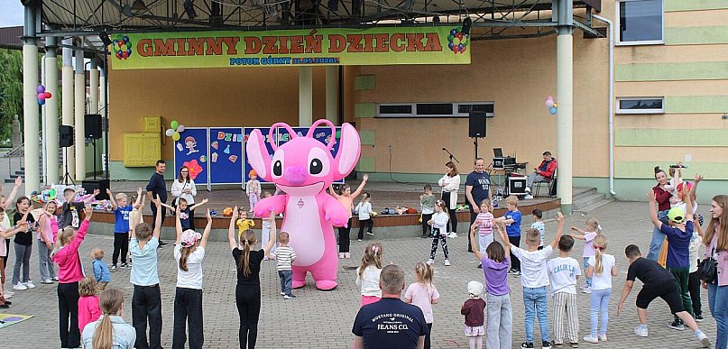 Święto najmłodszych w Potoku Górnym. Amfiteatr pełen radości