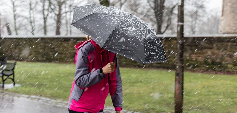 Pilne ostrzeżenie IMGW. Nadchodzą burze, silny wiatr i grad