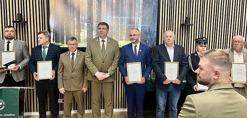 Gasili inni, oni "wypinają piersi do orderów i odbierają podziękowania"
