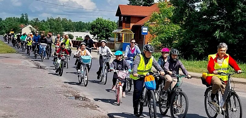 Wiatr im niestraszny. Rodzinny Rajd Rowerowy w Luchowie Górnym