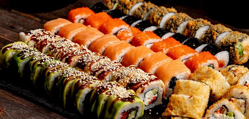 Czym różnią się rolki, nigiri, sashimi i zestawy mieszane?