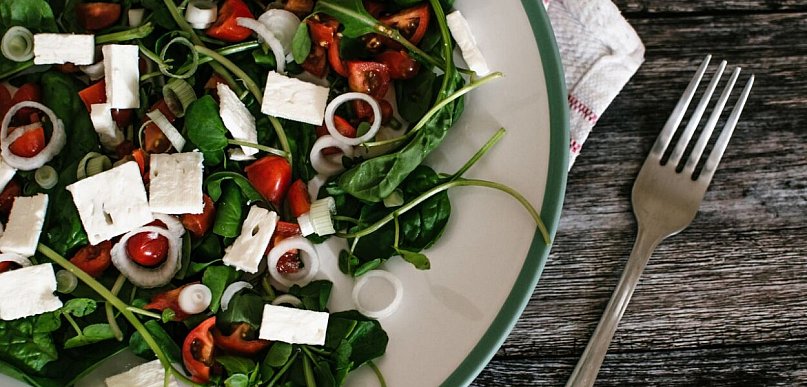 Catering dietetyczny: jak działa, ile kosztuje i komu się opłaca