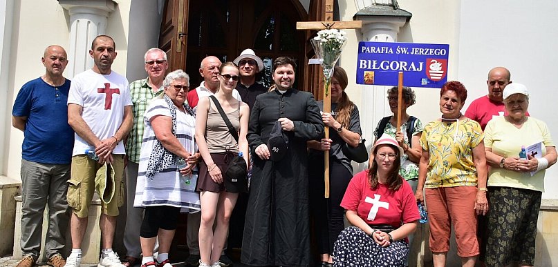 Pielgrzymi z Biłgoraja wyruszyli pieszo do sanktuarium w Krasnobrodzie FOTO