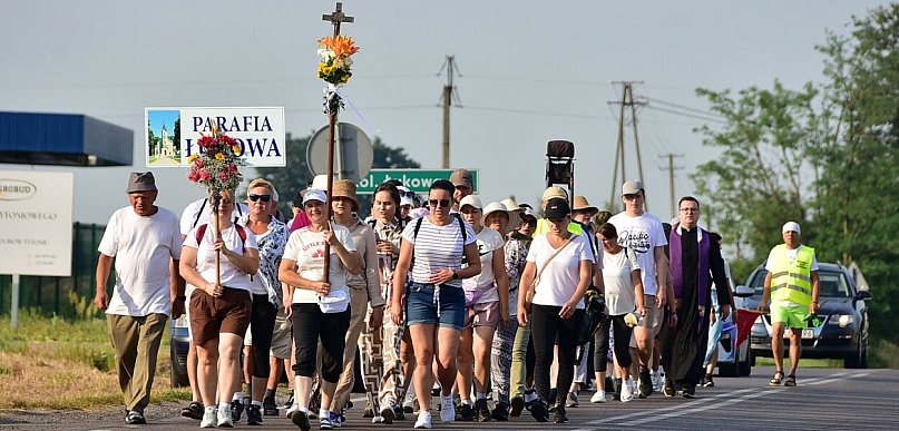 Tradycji stało się zadość. Pielgrzymi z Łukowej idą do Krasnobrodu (FOTO)