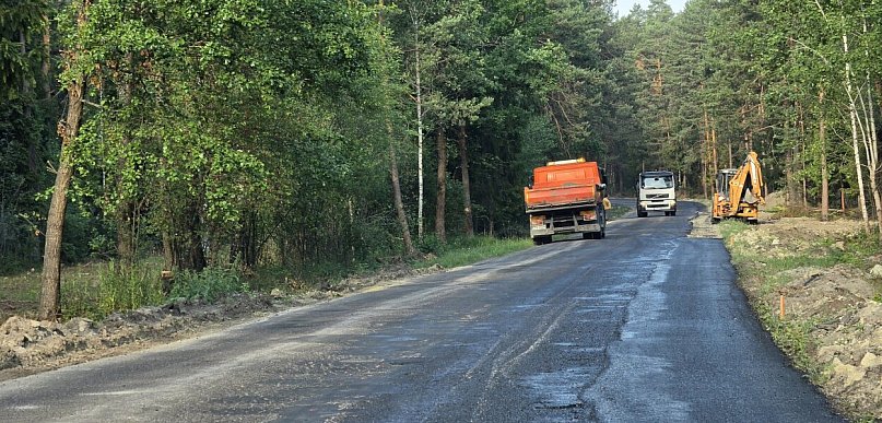 Przebudowa drogi Tereszpol - Smólsko nabiera kształtów! (FOTO)