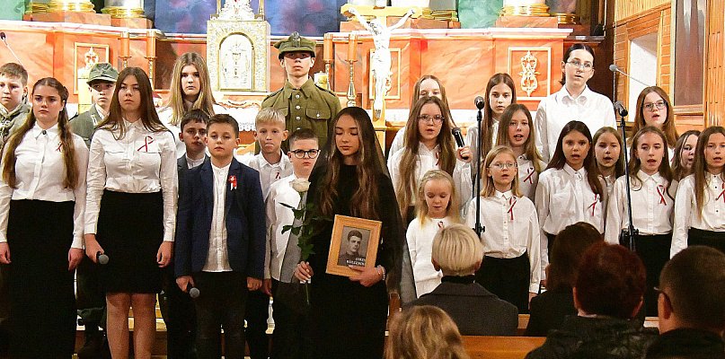 Wieczornica patriotyczna w Majdanie Starym (FOTO, VIDEO) - 58064