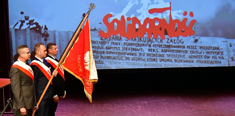 Biłgoraj uroczyście świętował dziś 45 lat „Solidarności" (FOTO) - 58175