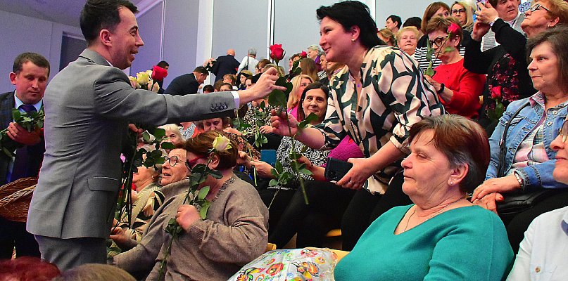 Ponad tysiąc kobiet w biłgorajskiej „Budowlance”. Tak świętował Powiat FOTO, VIDEO