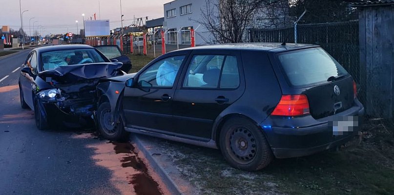 Biłgoraj. Czołowe zderzenie Seata i Volkswagena