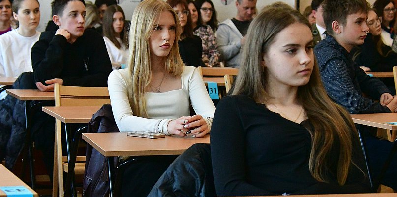 Ortograficzny „orzech” do zgryzienia. 25 lat tradycji dyktanda w RCEZ (FOTO)