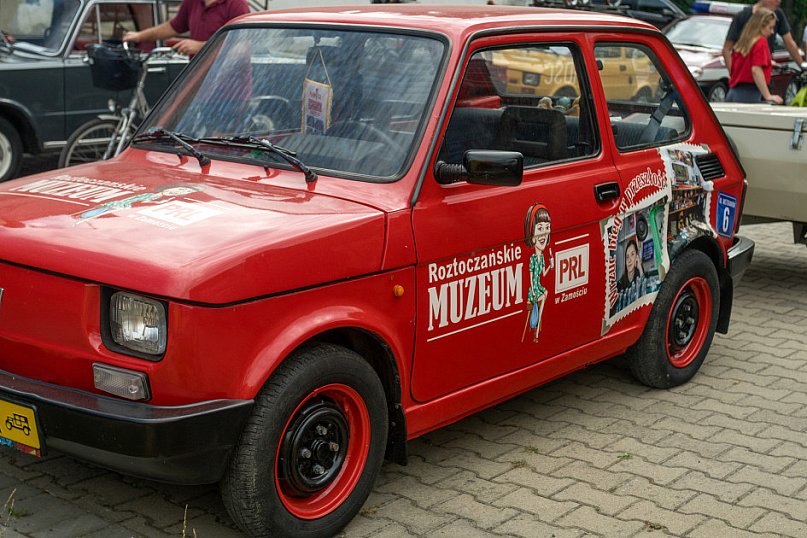 Maluchy, Syrenki i Warszawy na ulicach...