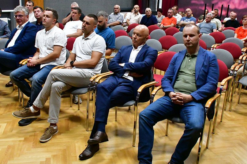 Gmina Goraj. Mieszkańcy nie chcą wiatraków? Emocjonalna dyskusja...