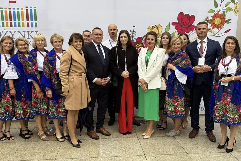 Bartłomiej Świtała i KGW z Luchowa Dolnego na Dożynkach Prezydenckich