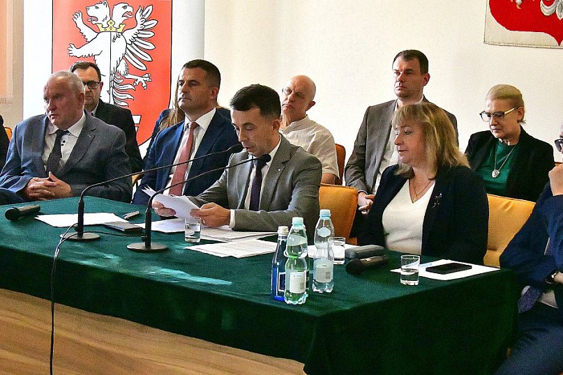 Konferencja w odpowiedzi na konferencję. Starosta: zarzuty wójtów i burmistrzów bezpodstawne