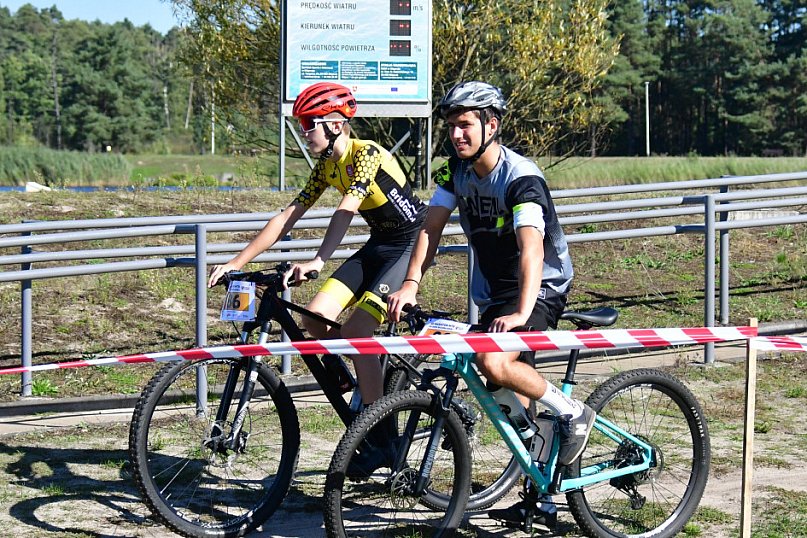 Zawody rowerowe nad Zalewem Bojary