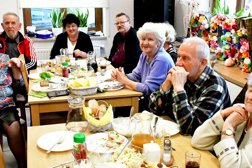 Dzień Chłopaka w Dziennym Domu Pomocy w Biłgoraju: muzyka, smak i wspólnota