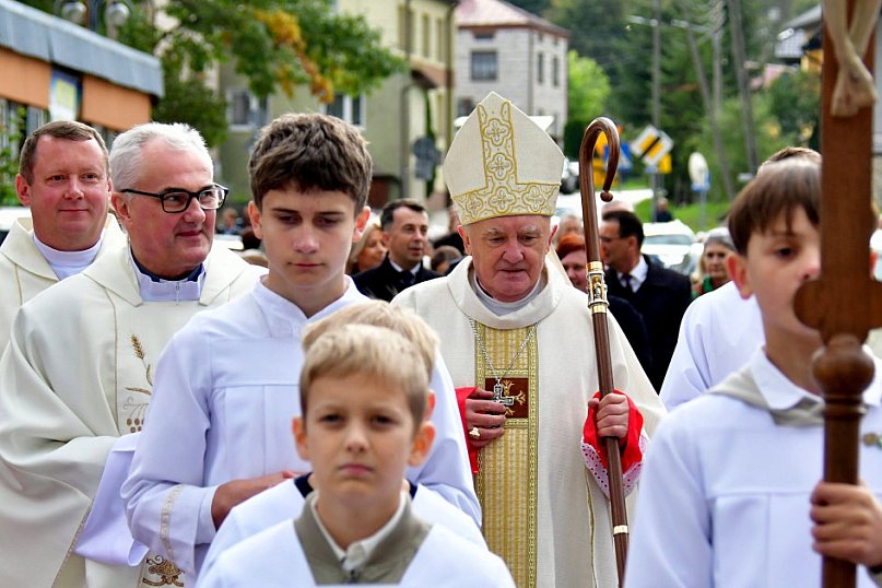 Relikwie bł. Stefana Wyszyńskiego w Goraju. Przywiózł je kardynał Nycz