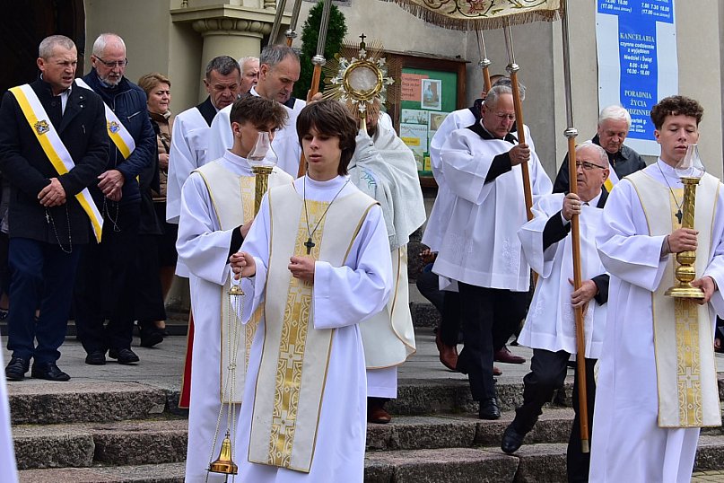 Wierni Biłgoraja na procesji. Kontynuacja XVIII-wiecznej tradycji franciszkańskiej