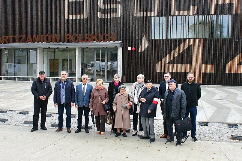 AK-owcy z Okręgu Łódź ŚZŻAK w Osuchach: spotkanie z historią i wspomnieniami