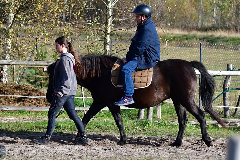 Hipoterapia łączy: Regionalne spotkanie osób niepełnosprawnych w Budziarzach