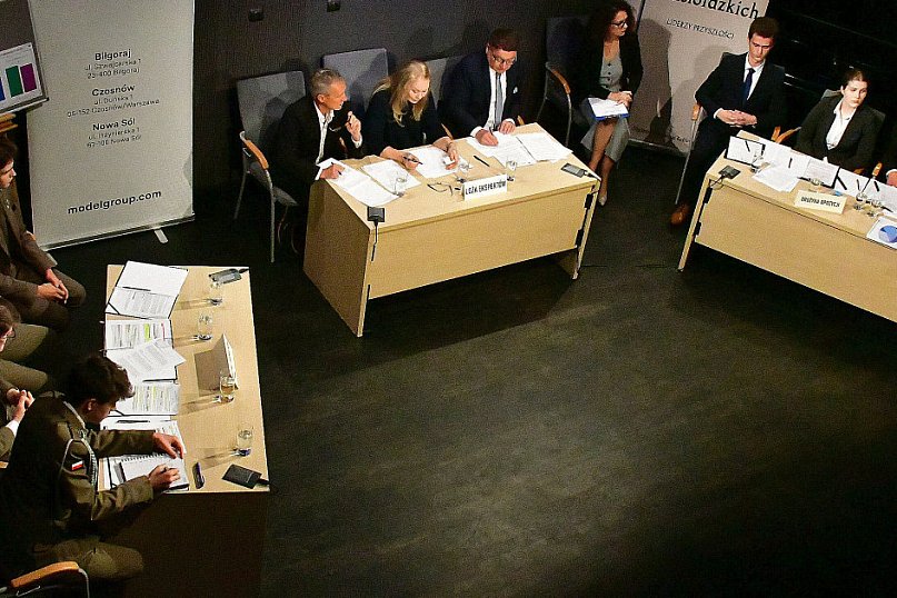 Bitwa na argumenty w BCK: Biłgorajskie uczniowie rozpoczęli mistrzostwa