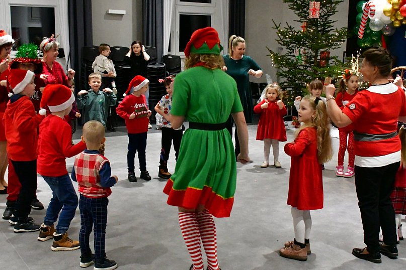 Od ozdób choinkowych po prezenty: Mikołajki w Biszczy